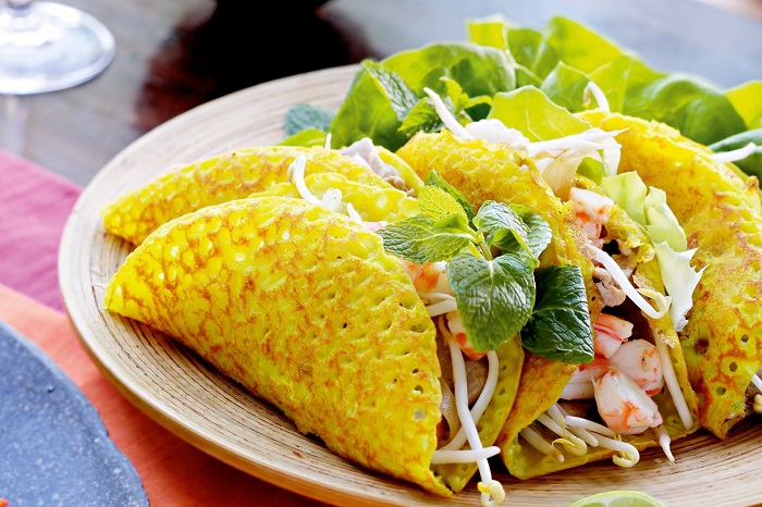Quán bánh khoái Hạnh - quán ăn vặt nổi tiếng xứ Huế