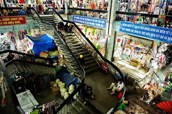 Chợ Đông Ba Huế bày bán đủ mọi loại mặt hàng